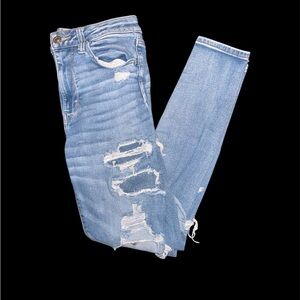American Eagle Light blue ripped skinny jeans, size 6.